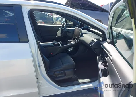 2025 Toyota Bz4X Xle z USA, uszkodzony, nr VIN JTMAAAAA6SA056181